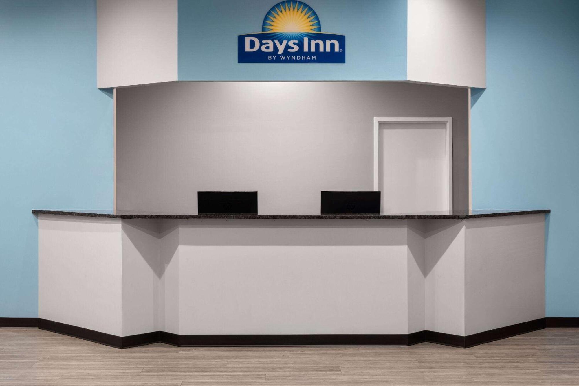 Days Inn Of Frederick By Wyndham Exterior foto