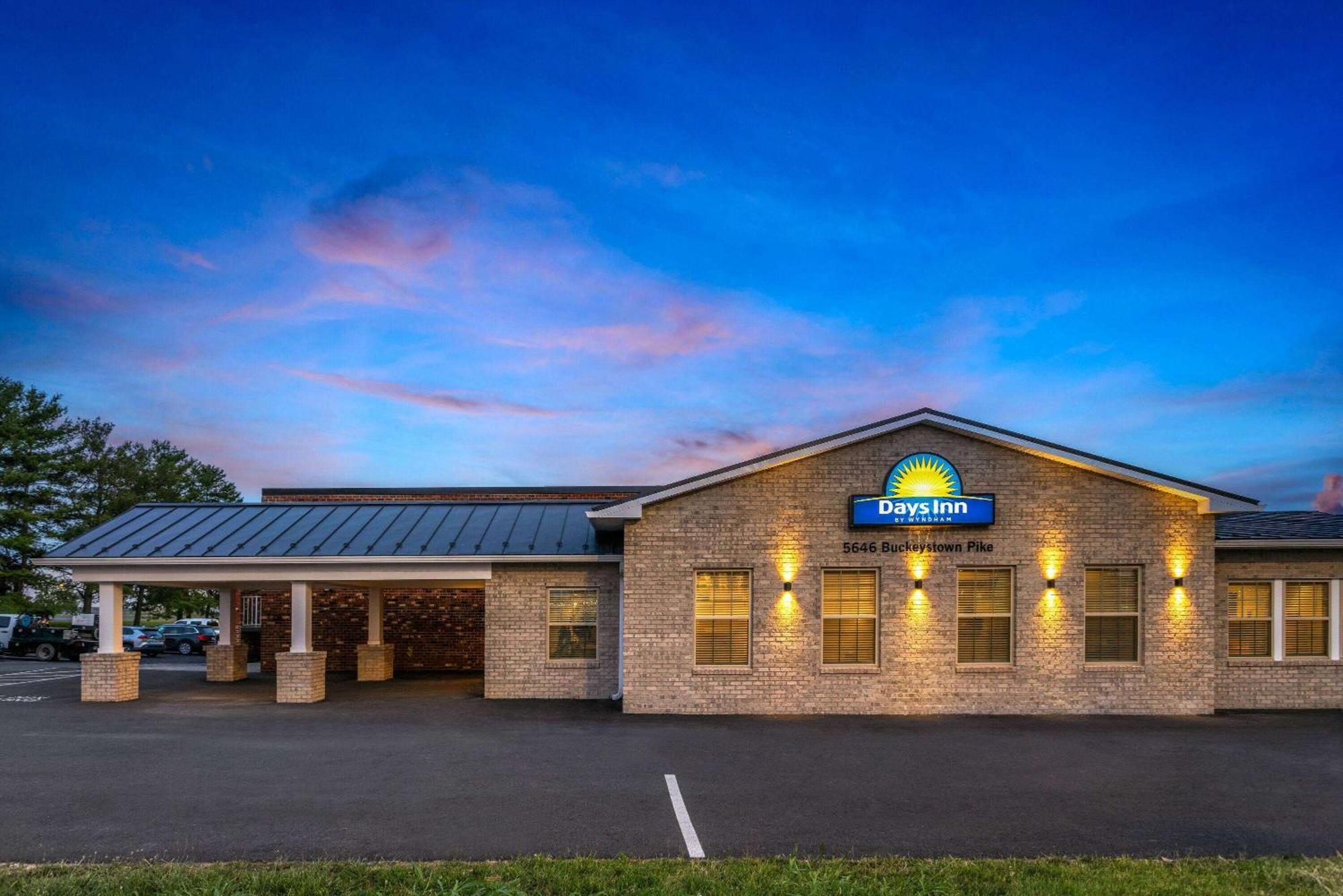 Days Inn Of Frederick By Wyndham Exterior foto