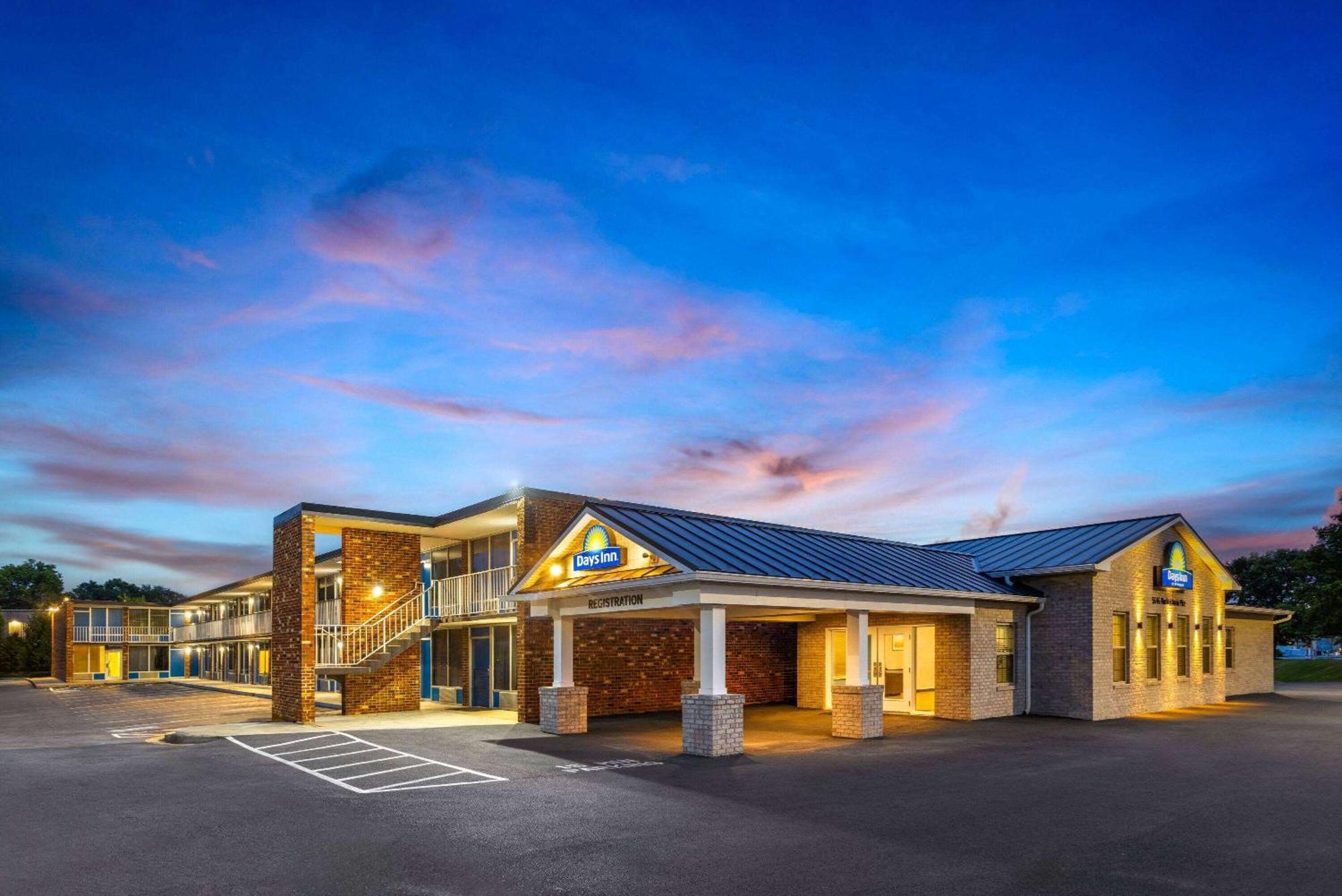 Days Inn Of Frederick By Wyndham Exterior foto
